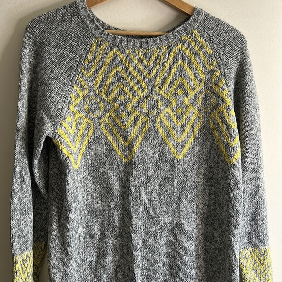 Maurices Gray and Yellow Patterned Women's Sweater size large - Picture 2 of 6